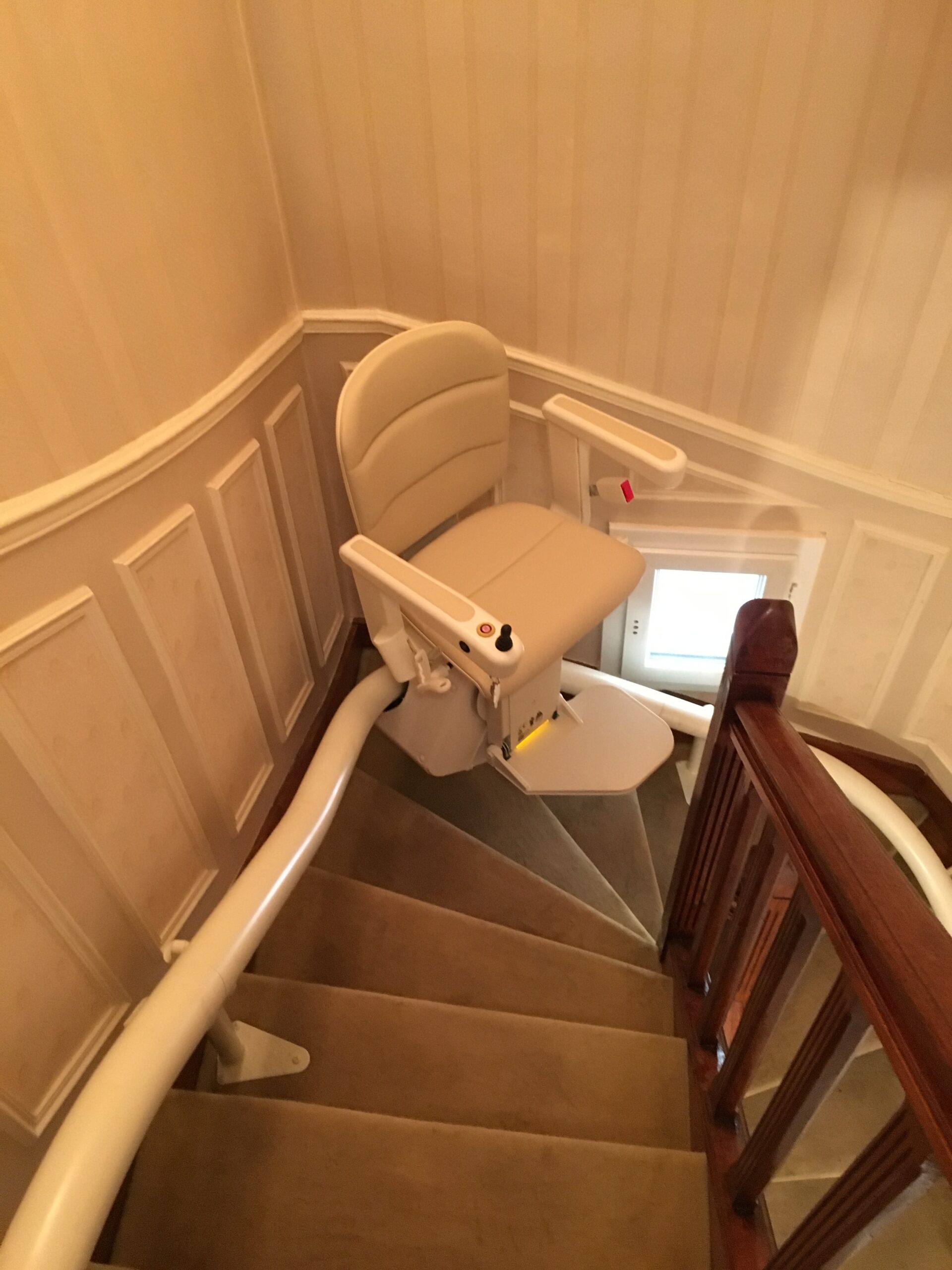 MaPrimeAdapt' monte-escalier : conditions, travaux financés et étapes de la demande d'aide