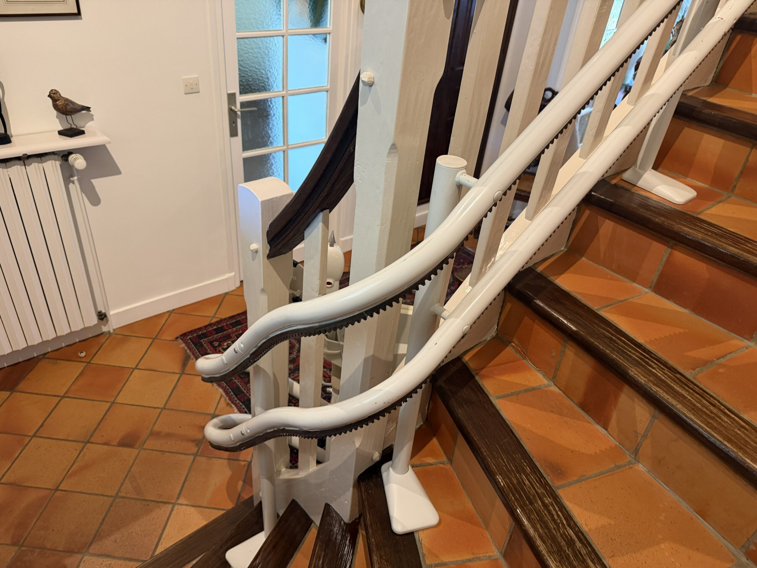 Monte-escalier double rail avec deux tubes parallèles cintrés